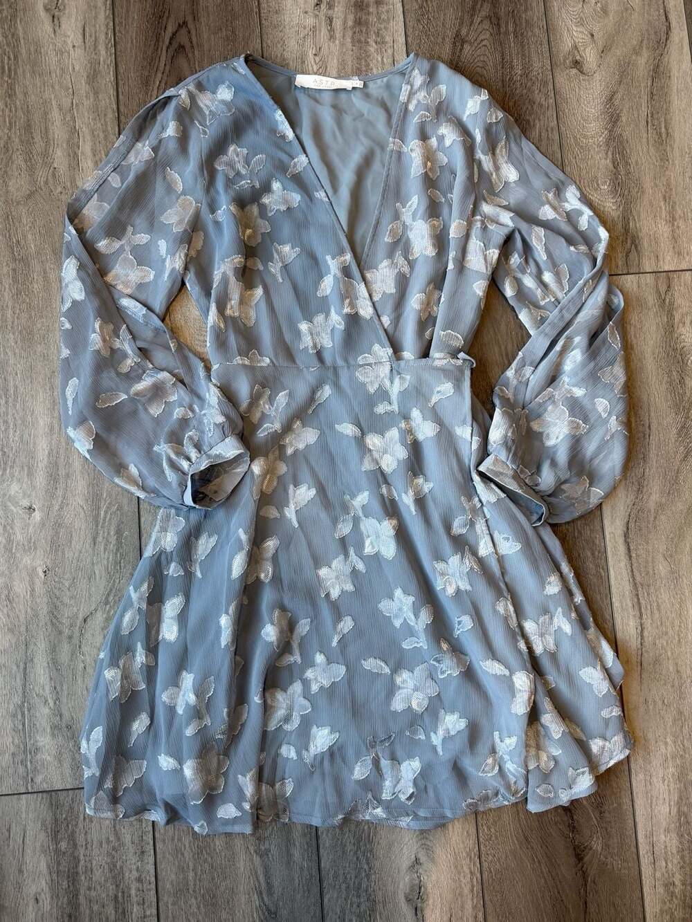 ASTR The Label Ambel Dress Size M Blue Floral Chiffon Wrap Mini
